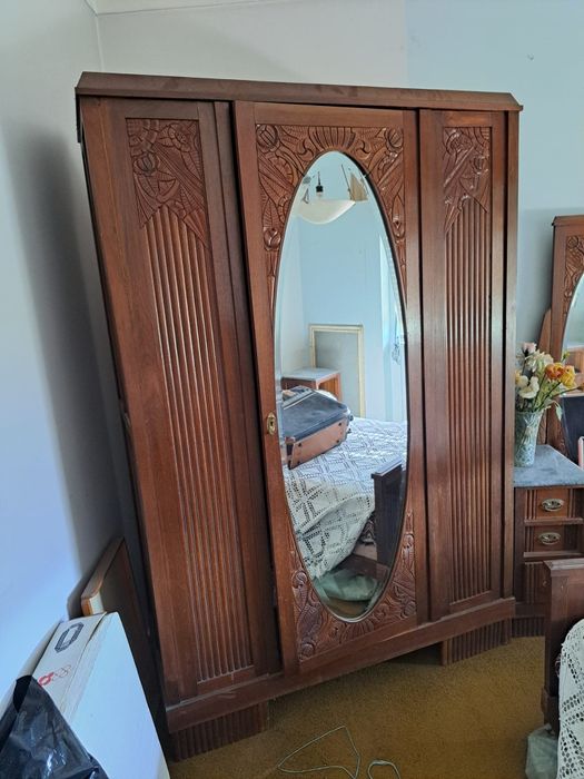 Armário vintage com espelho