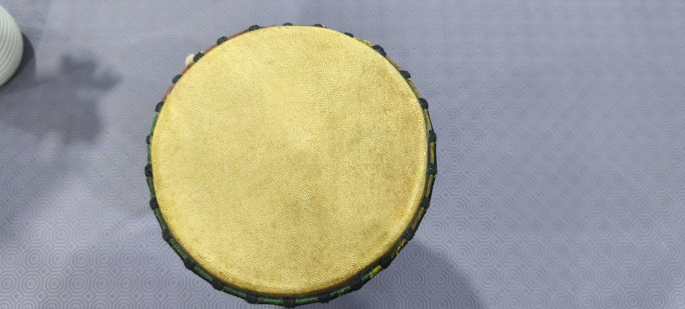 Djembe em madeira maciça