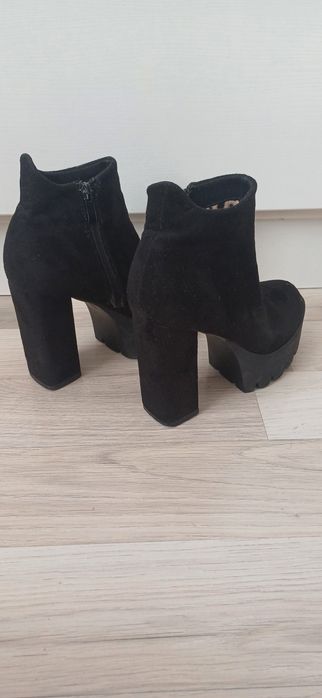 Продам черевики 36р.