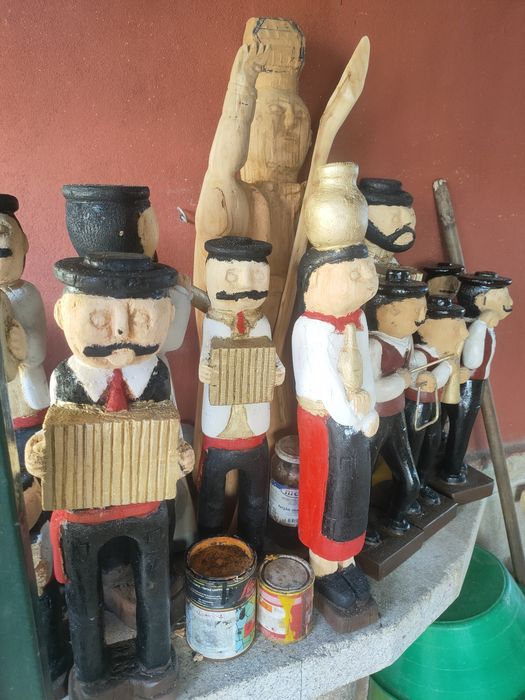 Figuras em Madeira