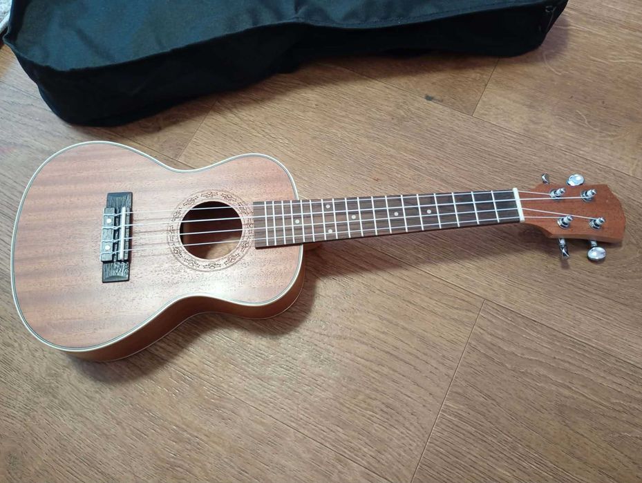 ukulele koncertowe 23