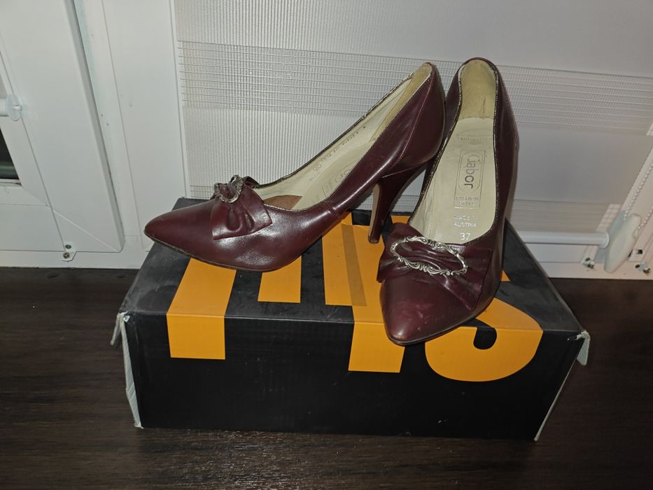 Віддам взуття 40 розмір