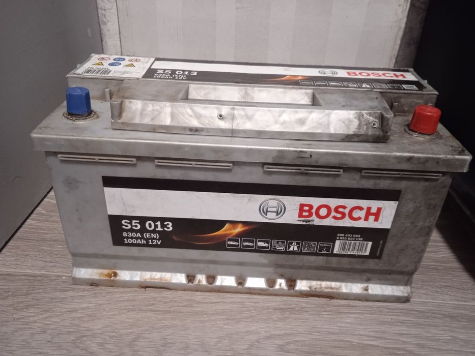 Автомобільний акумулятор Bosch S5 013 100Ah