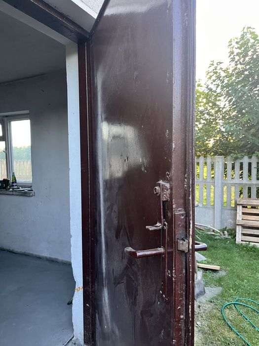 Sprzedam drzwi garażowe metalowe