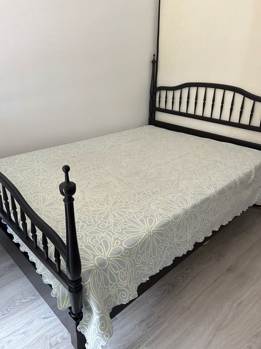 Quarto completo cama + mesinhas + cómoda