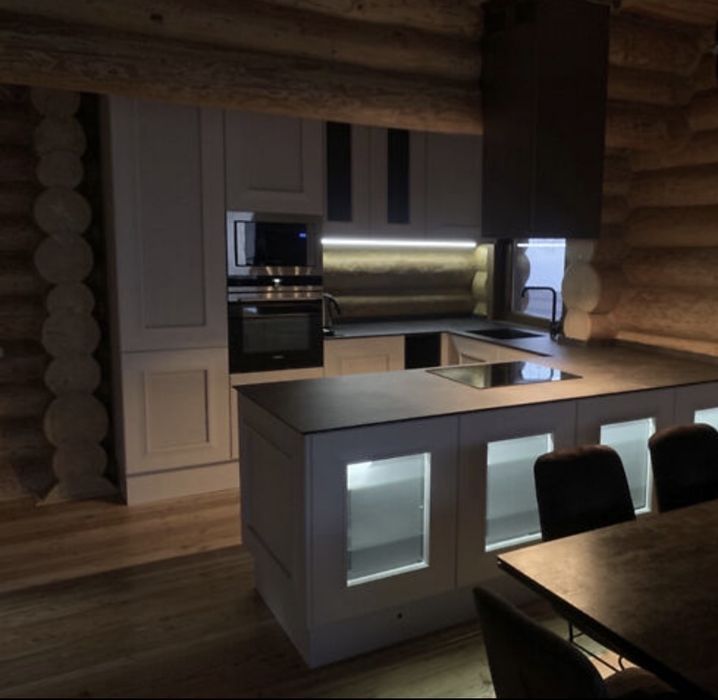 Продаж  дизайнерського будинку в Карпатах з великою ділянкою