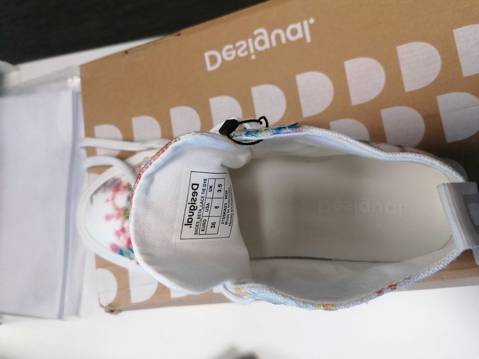Ténis Desigual novos bordados tamanho 36