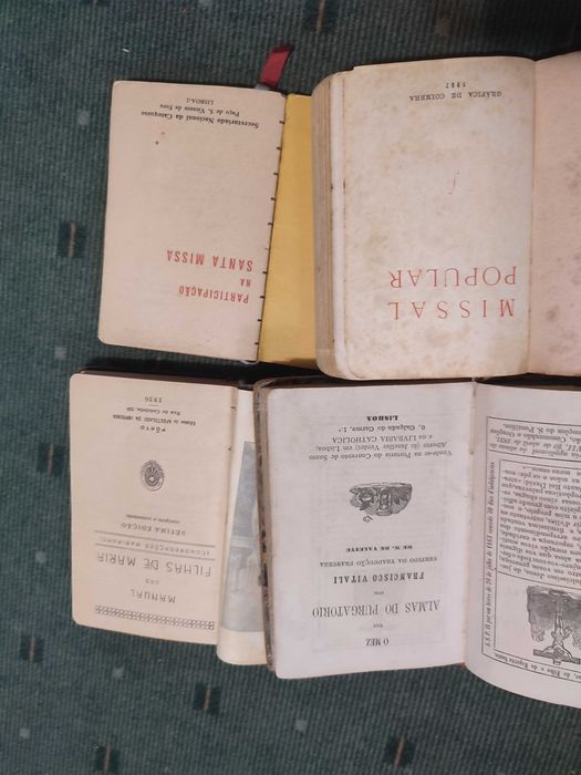 Lote 20 Livros religiosos antigos e Missais diversos