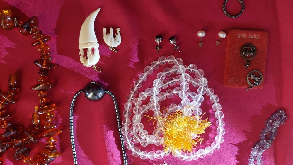 Бижутерия(натуральные камни,колье, браслет,серьги).