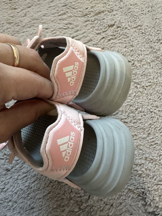 Босоніжки Adidas, сандалі