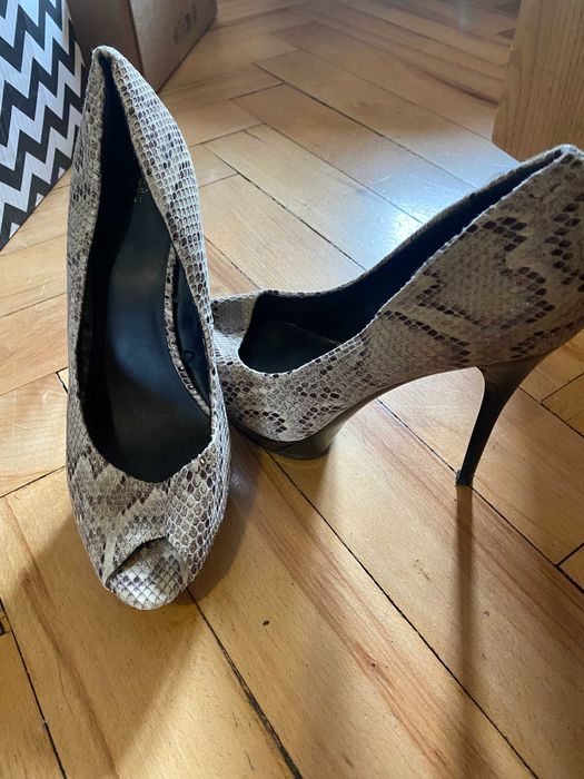 Szpilki Mango Skóra węża