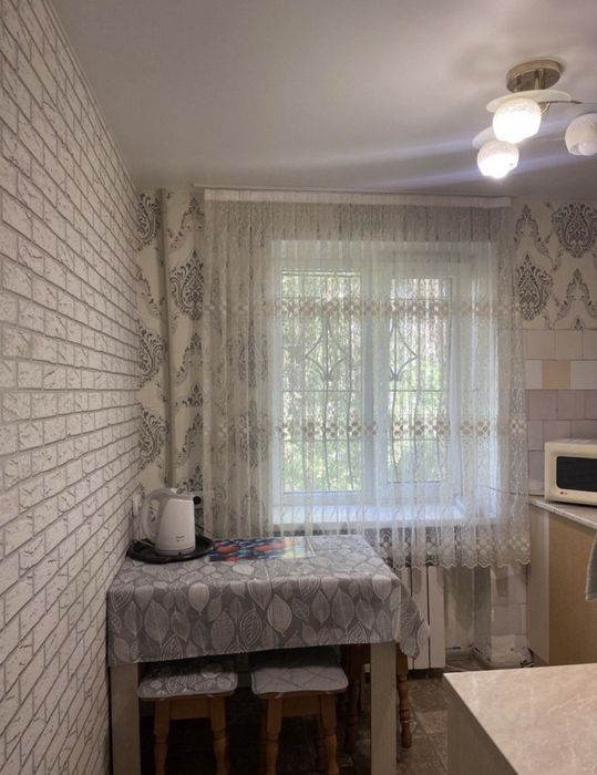 Сдаю в аренду по добово 2-кімнатну квартиру