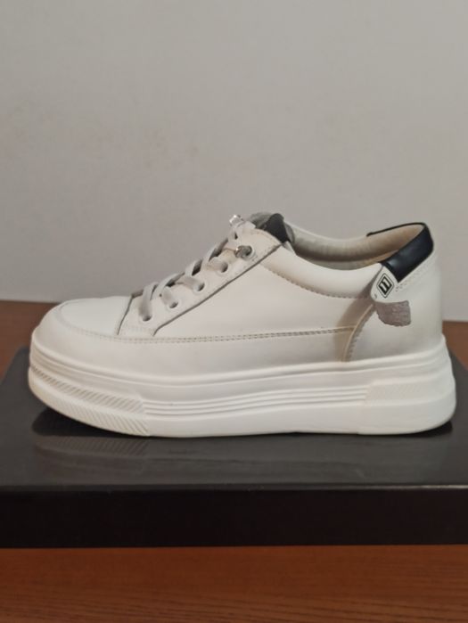 Кросівки натуральна шкіра