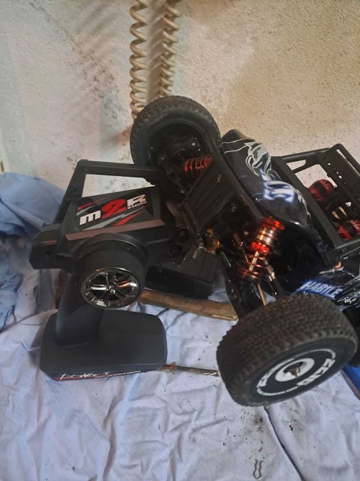 Carro telecomandado a bateria para competir