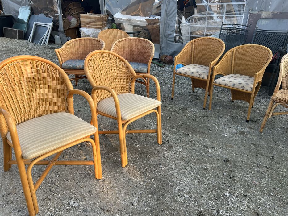 Bardzo ładne krzesła rattanowe