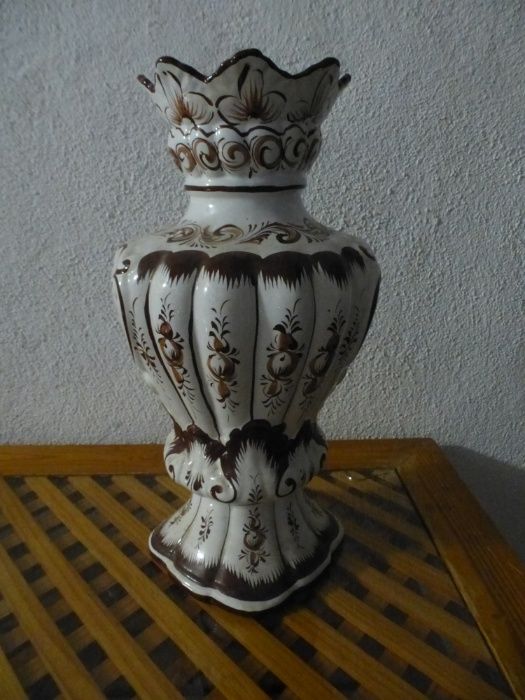 Jarrão antigo pintado à mão, em castanho