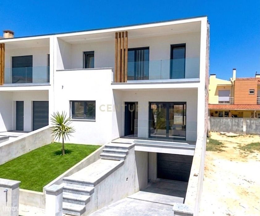 Moradia T4 com Acessibilidade | Acabamentos de Luxo | Perto do Centro