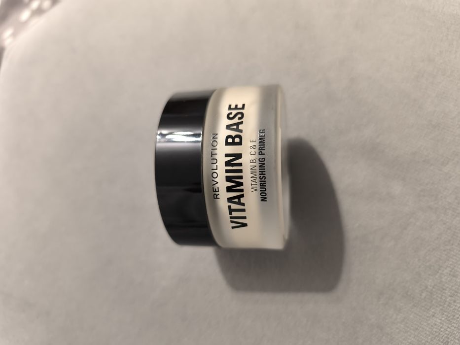 Revolution nawilżająca baza witaminowa. 25ml.