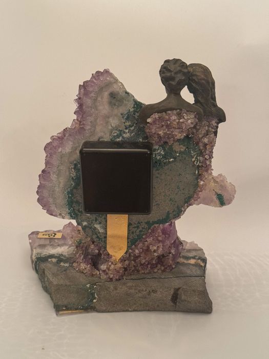 Relogio com bronze e pedras semipreciosas