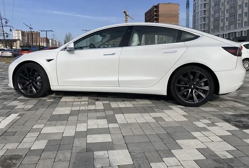 Продам TESLA 3 long range DUAL MOTOR 4x4