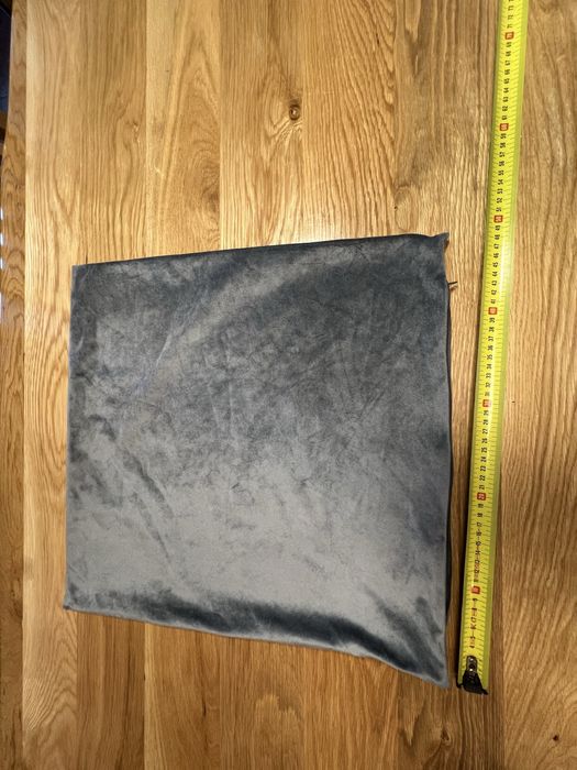 Dwie szare aksamitne poduszki na zamek nowe 50/50 cm