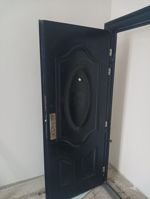 Вхідні  двохстворчості двері