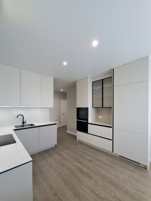 Без%. 2 кім. квартири Повітряних Сил 56