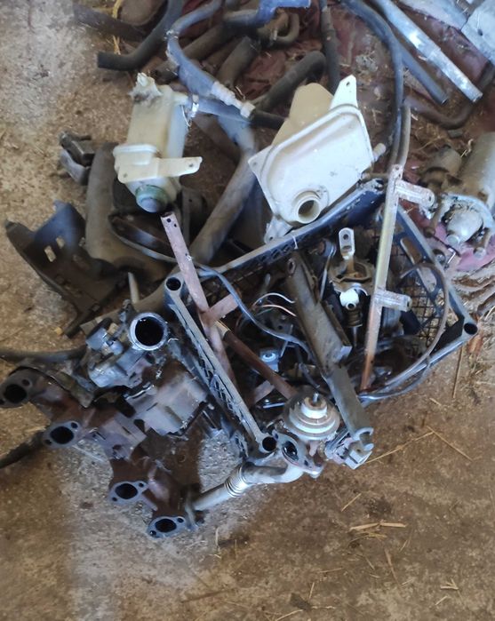 Sprzedam części samochodowe  audi b4 i mazdy bk 3 i opony do różnych s