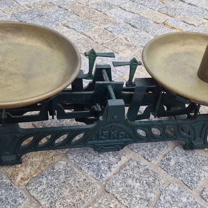 Candeeiro madeira restaurado e balança completa