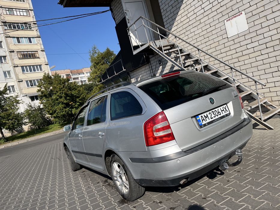 Авто skoda 1.6 бензин