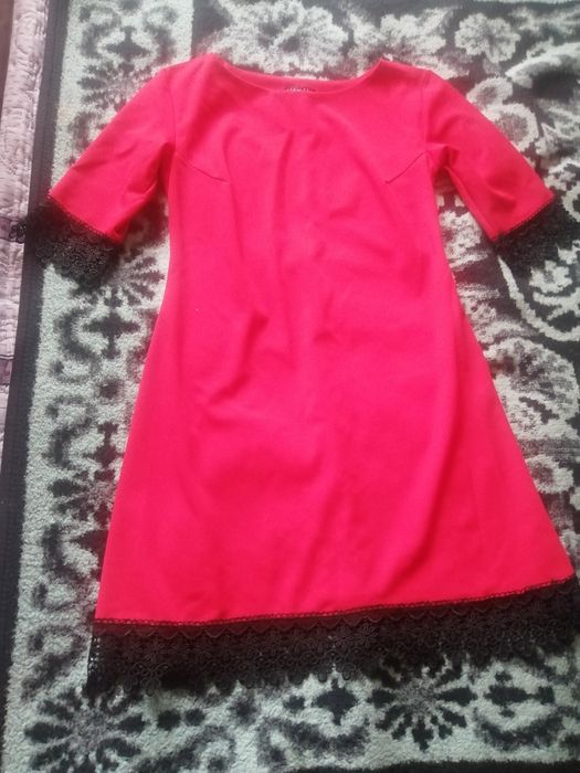 Продам червоне плаття.