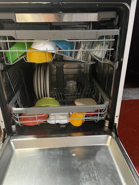 Vendo duas coisa máquina de lavar loiça e frigorífico candy combinado
