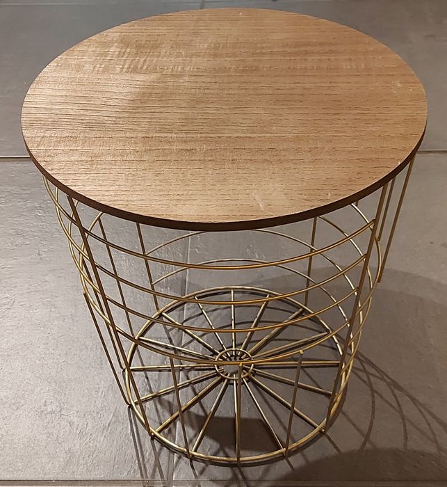 Mesa de apoio / Cesto de arrumação