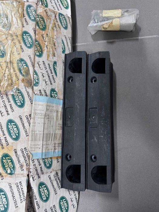 2 borrachas fixação proteção farolins Range Rover NOVAS com fixações