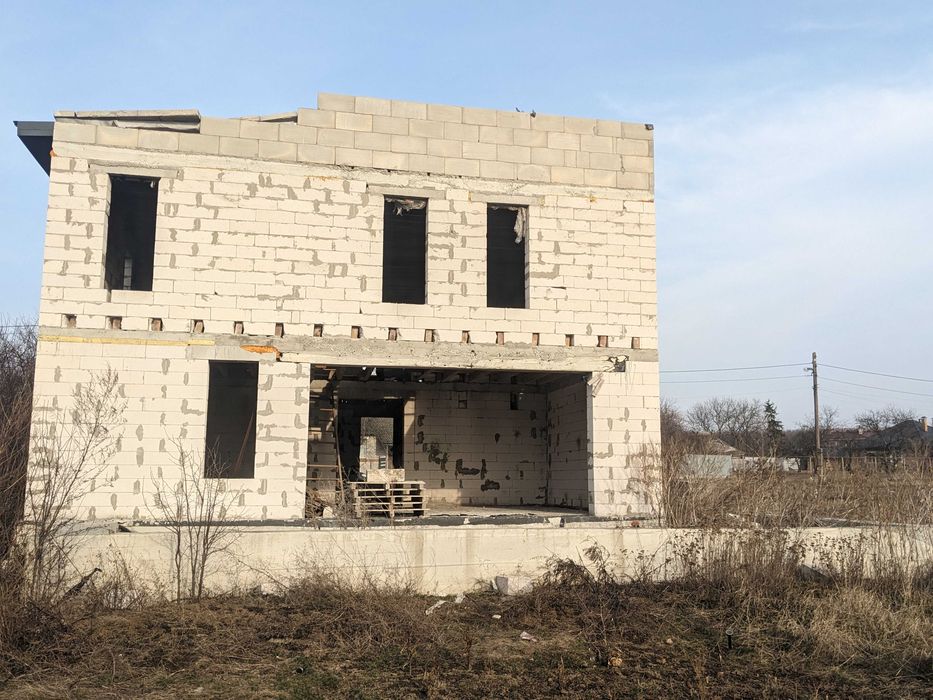 Двоповерховий капітальний будинок