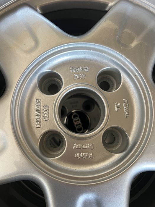 Jantes Audi com pneus novos
