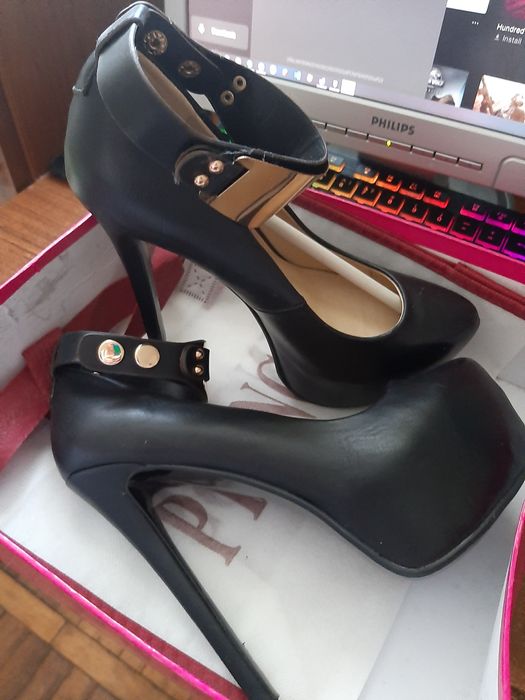 Туфлі чорного кольору