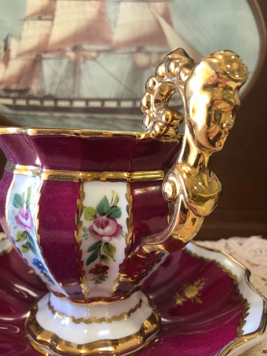 Chávena de porcelana francesa antiga