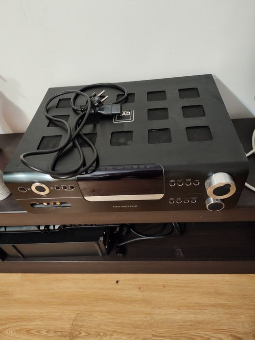 Nad Viso Five amplituner