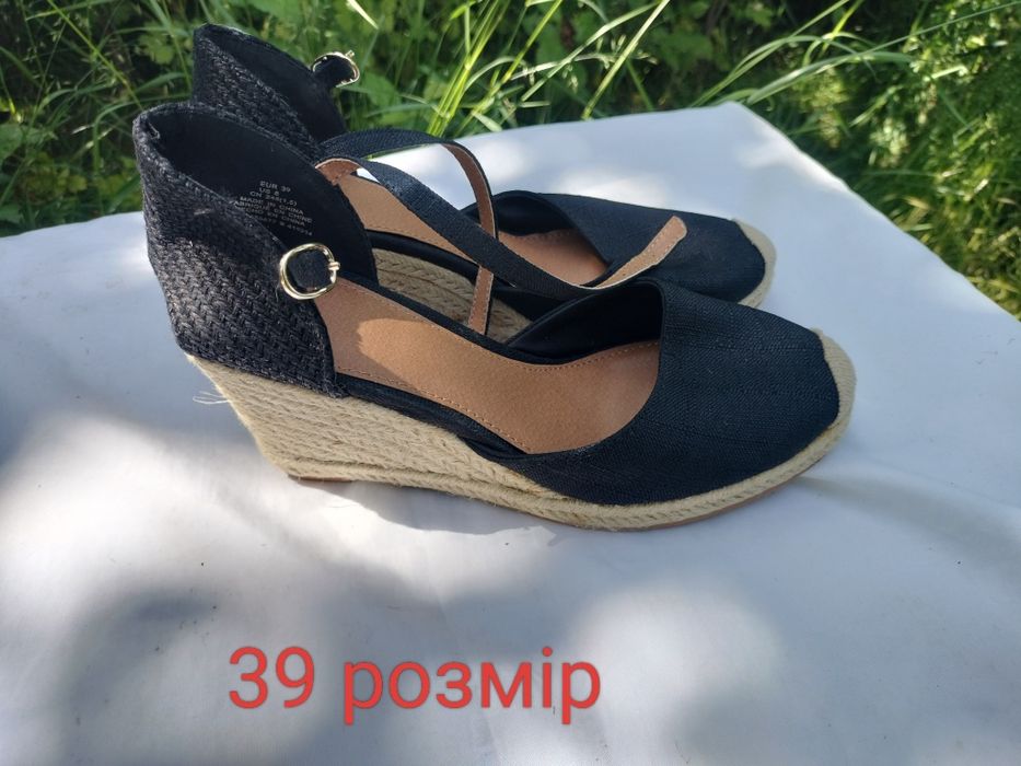 Босоніжки на платформі від   H&M
