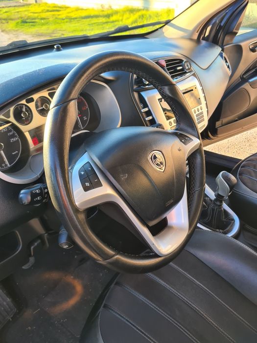 Lancia Delta 1.6 Multijet (2010)-Estilo italiano