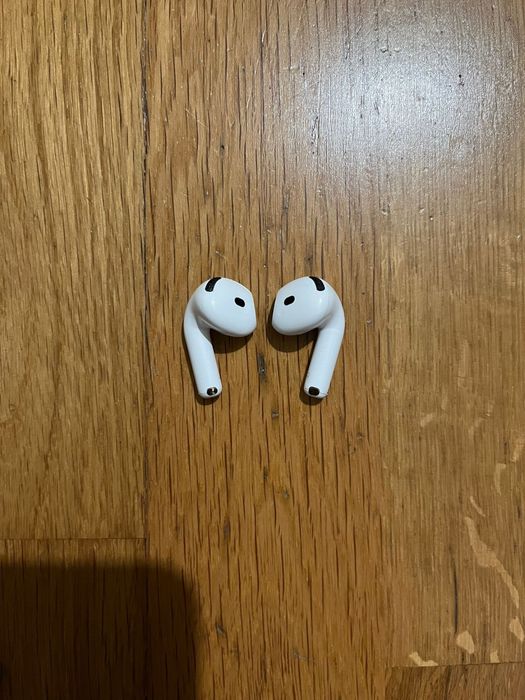 AirPods 4 completamente novos