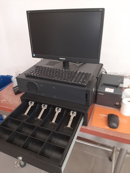 Vendo caixa registadora com impressora pouco uso