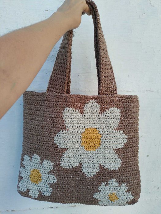 Mala feita à mão em crochet