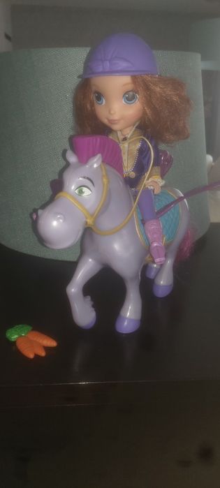 Vendo boneca da Princesa Sofia e o Mínimos