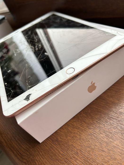 Планшет ipad 8