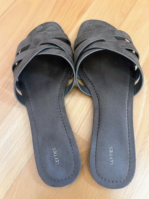 Chinelas castanhas Lefties