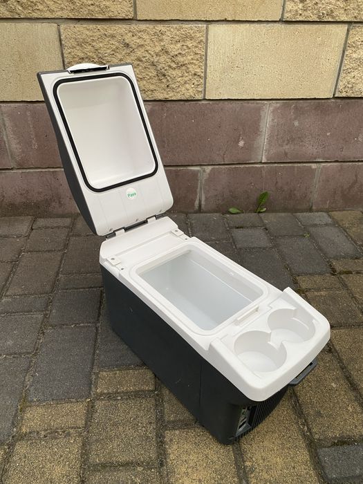 Автохолодильник,подлокотник Halfords 8 Litre 12V In-Car Electric Coolbox