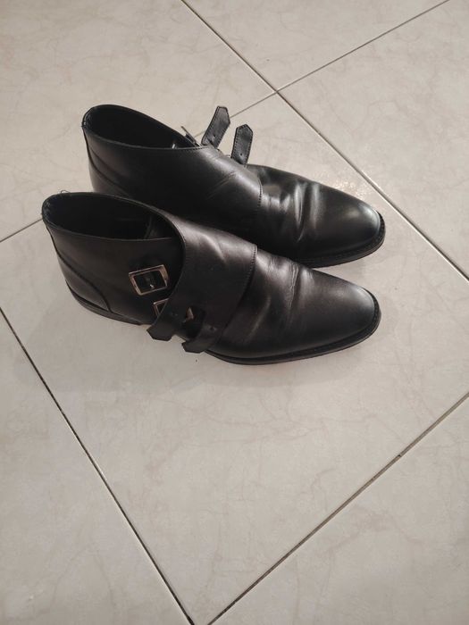 Sapatos e botas  em muito bom estado
