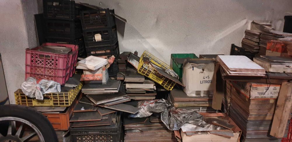 Doação azulejos,  mosaicos,  madeiras,  portas e móveis